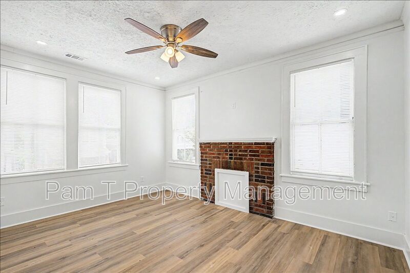 3 bedroom convenient to downtown property image