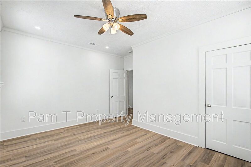 3 bedroom convenient to downtown property image