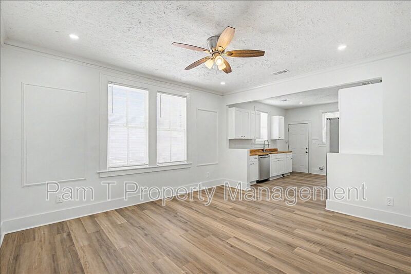 3 bedroom convenient to downtown property image