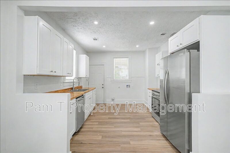 3 bedroom convenient to downtown property image