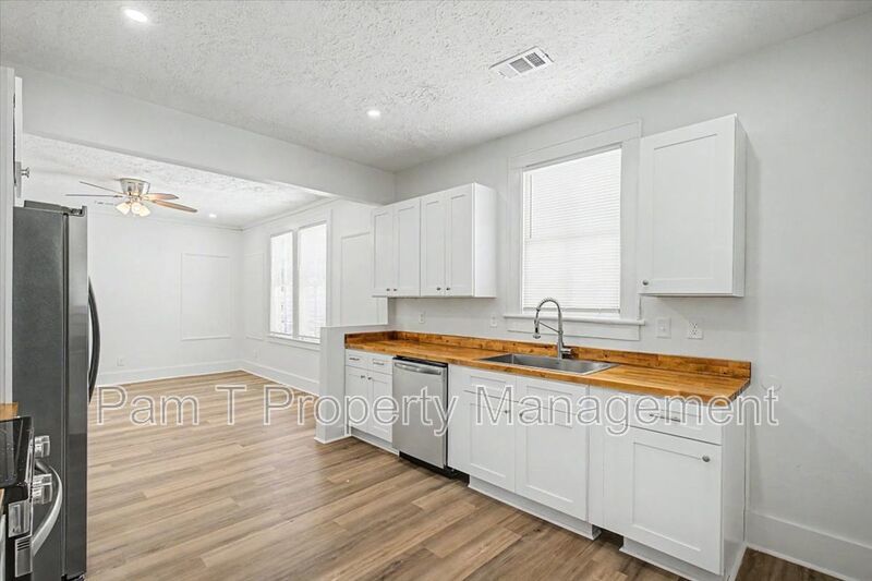 3 bedroom convenient to downtown property image