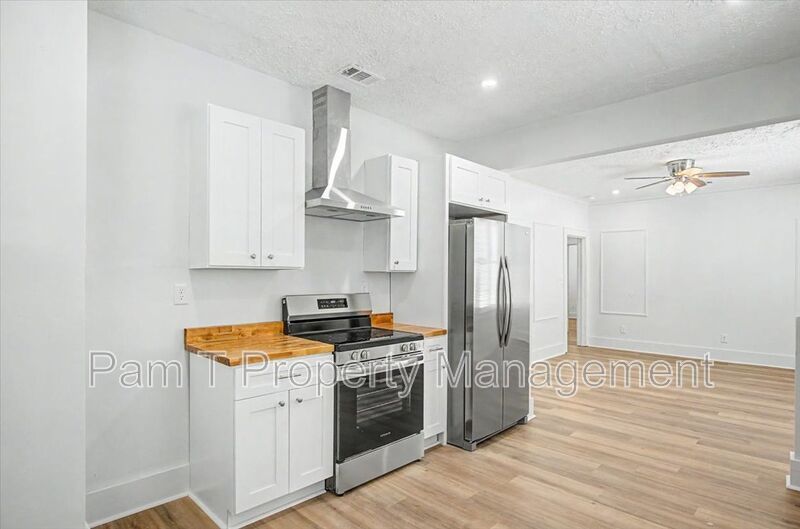 3 bedroom convenient to downtown property image