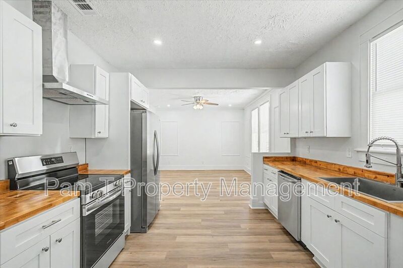 3 bedroom convenient to downtown property image