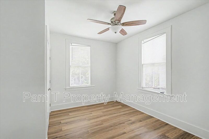 3 bedroom convenient to downtown property image