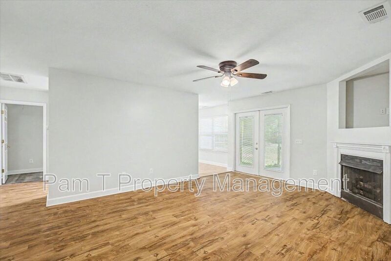 Country living in Garden City! property image