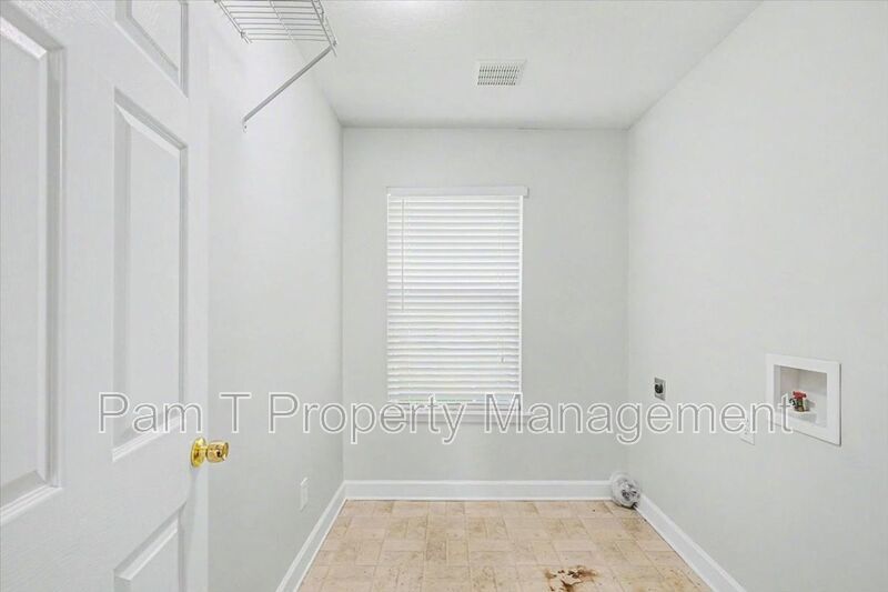 Country living in Garden City! property image