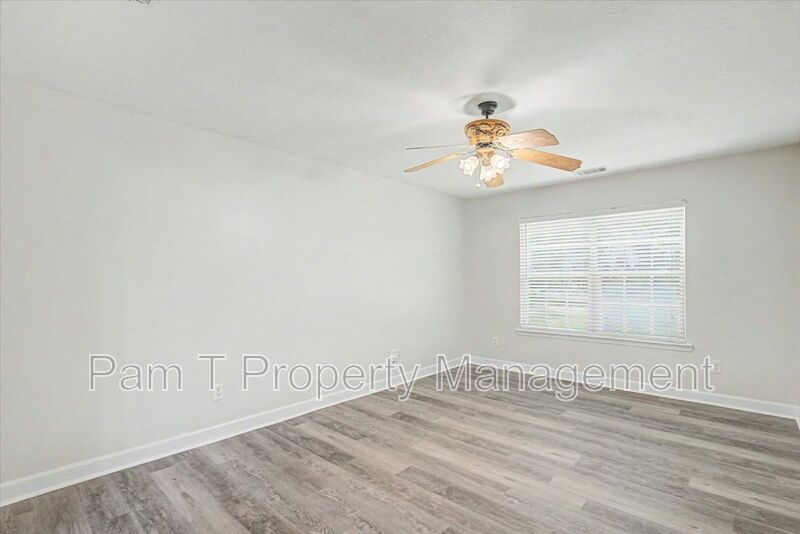 Country living in Garden City! property image
