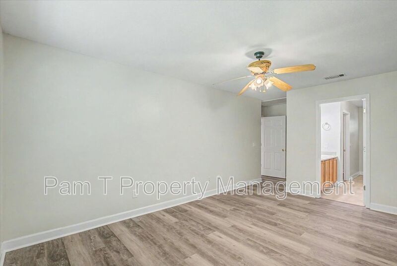 Country living in Garden City! property image
