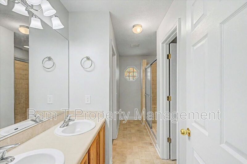 Country living in Garden City! property image