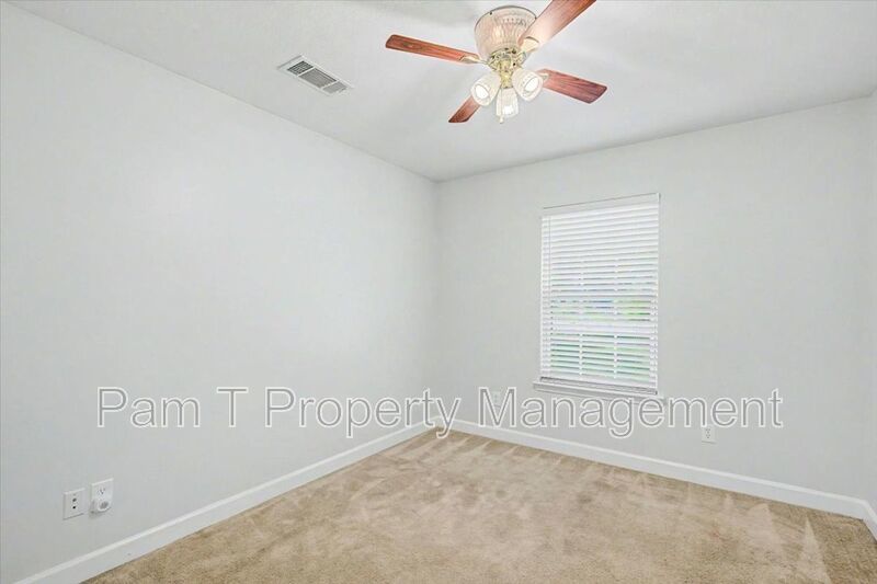 Country living in Garden City! property image