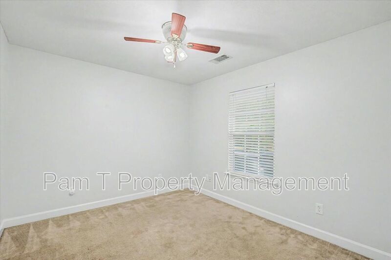 Country living in Garden City! property image