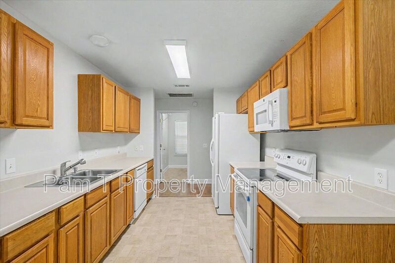 Country living in Garden City! property image