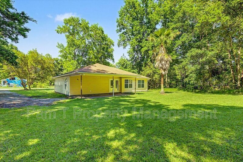Country living in Garden City! property image