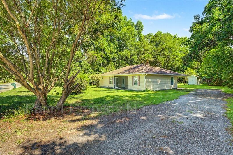 Country living in Garden City! property image