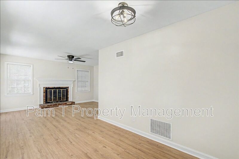 3 bedroom home in Windsor Forest property image