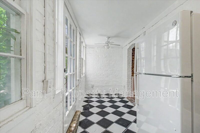 1 bedroom in the heart of downtown property image