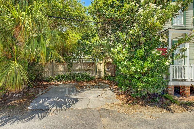 1 bedroom in the heart of downtown property image