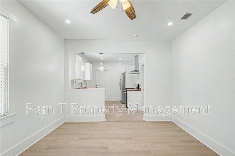 4 bedroom downtown apartment property image