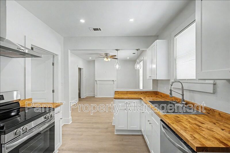 4 bedroom downtown apartment property image