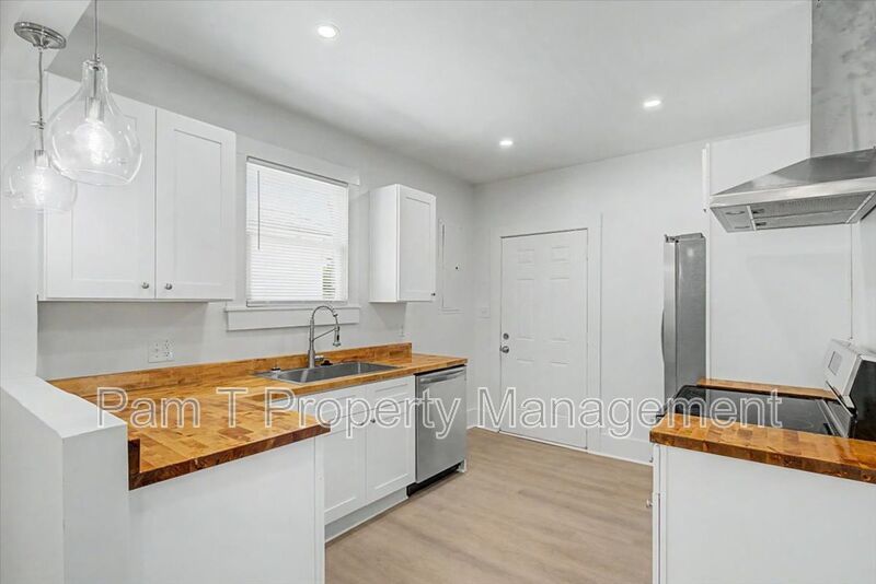 4 bedroom downtown apartment property image
