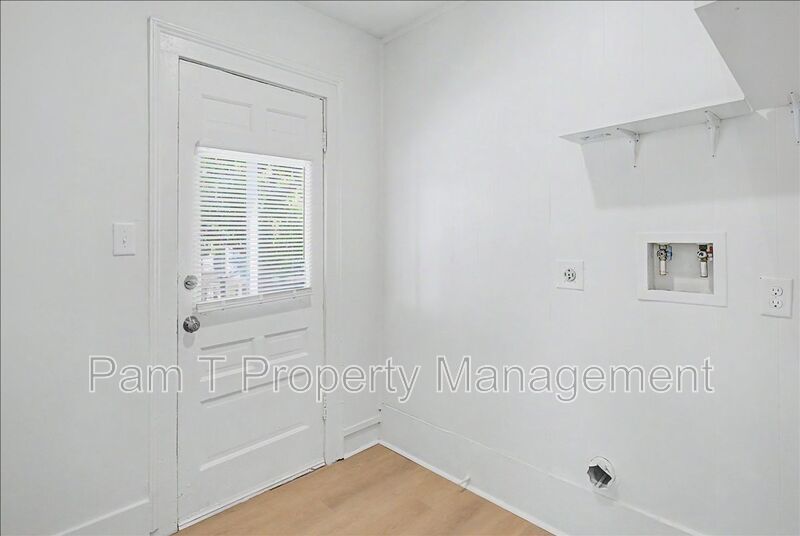 4 bedroom downtown apartment property image