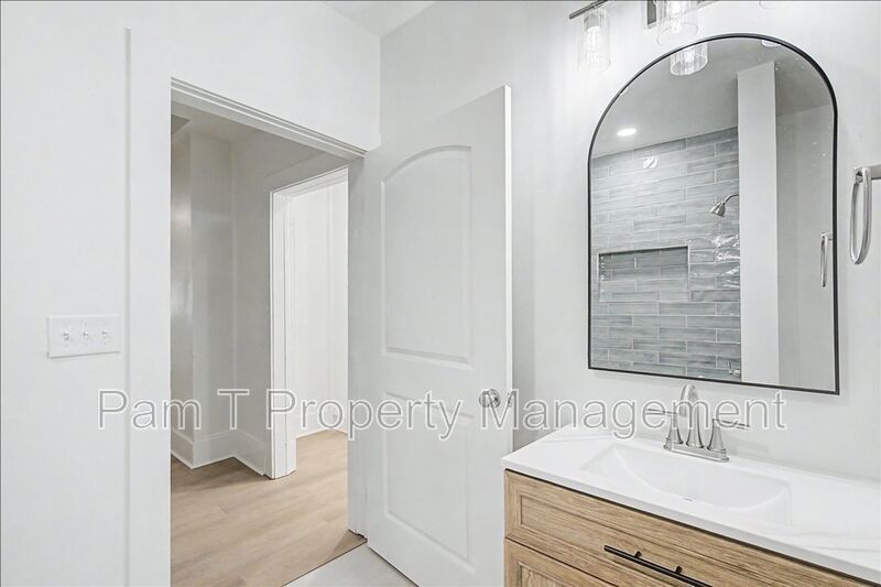 4 bedroom downtown apartment property image