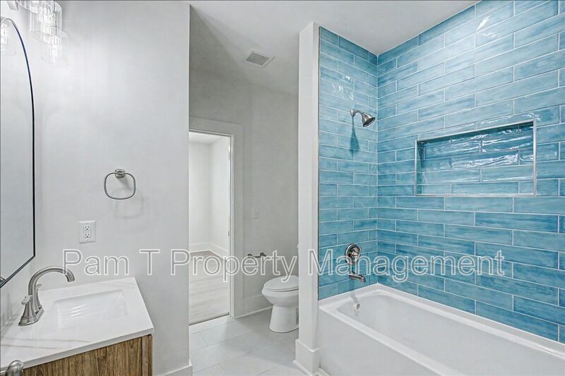 4 bedroom downtown apartment property image