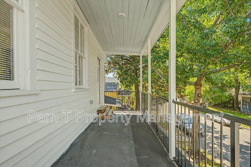 4 bedroom downtown apartment property image