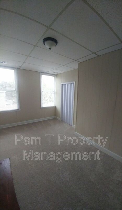 Downtown, 1 Bd/1ba apartment - Utilities included! property image