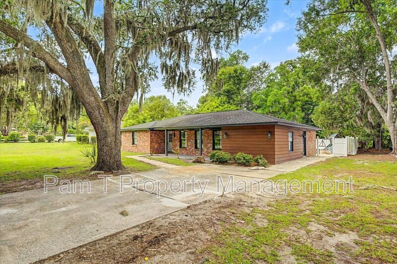 4 bedroom house in Hesse school district property image