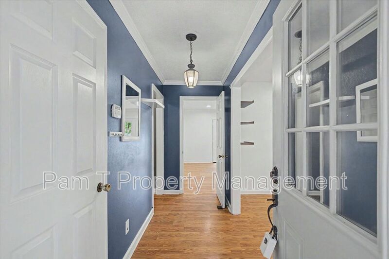 4 bedroom house in Hesse school district property image