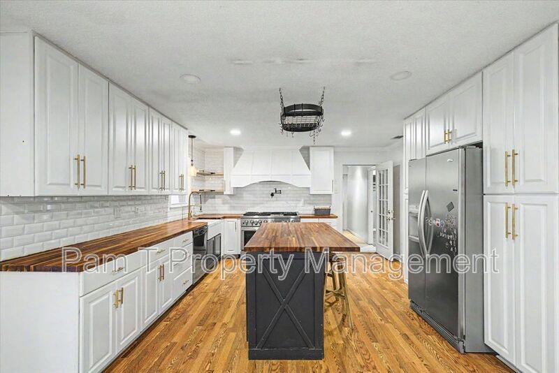 4 bedroom house in Hesse school district property image