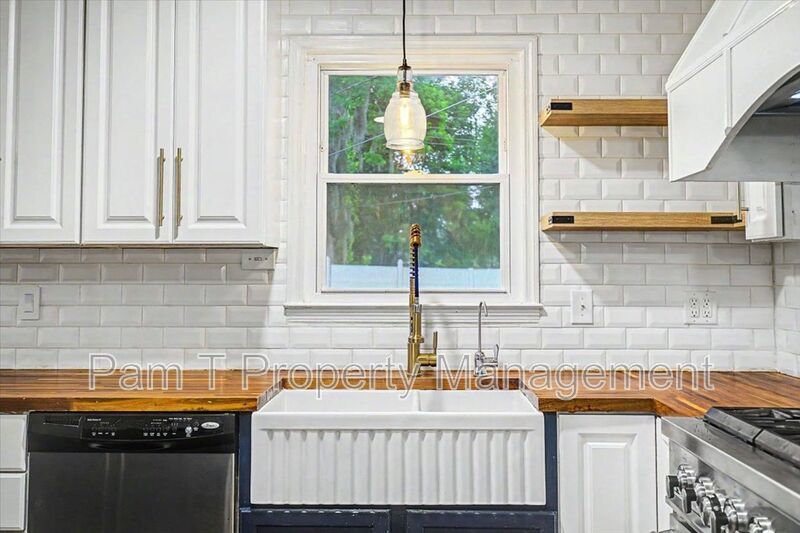 4 bedroom house in Hesse school district property image