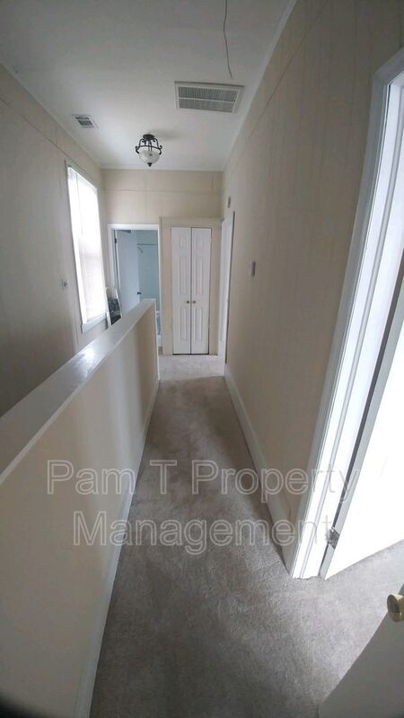 Downtown, 1 Bd/1ba apartment - Utilities included! property image
