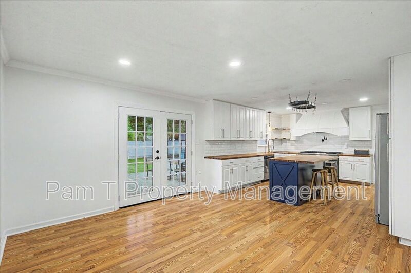 4 bedroom house in Hesse school district property image