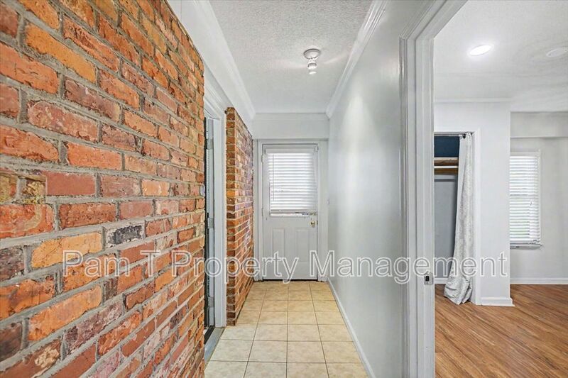 4 bedroom house in Hesse school district property image