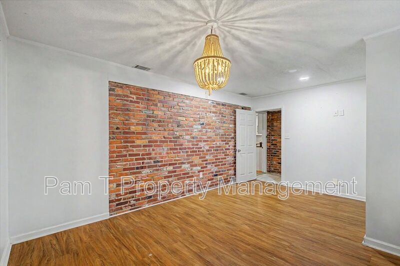 4 bedroom house in Hesse school district property image