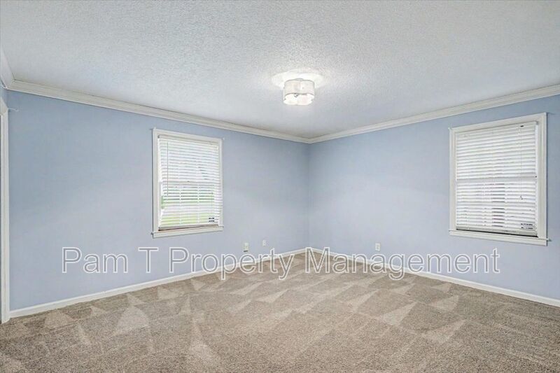 4 bedroom house in Hesse school district property image