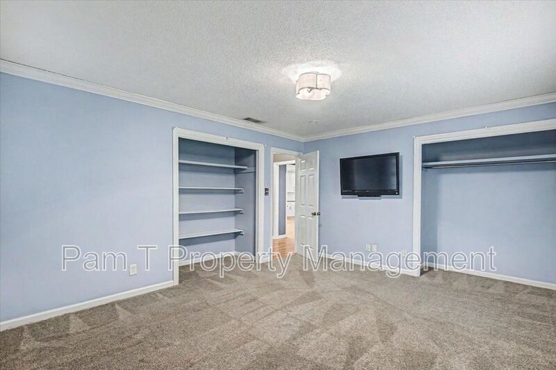 4 bedroom house in Hesse school district property image
