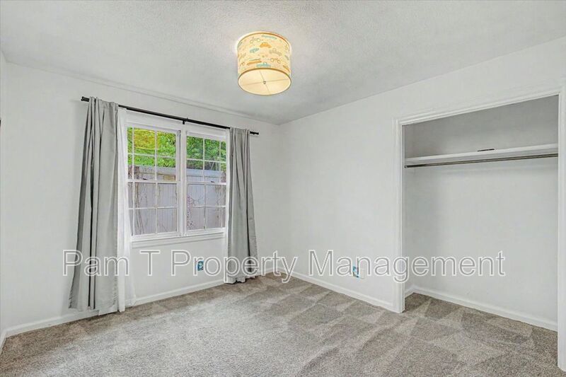 4 bedroom house in Hesse school district property image