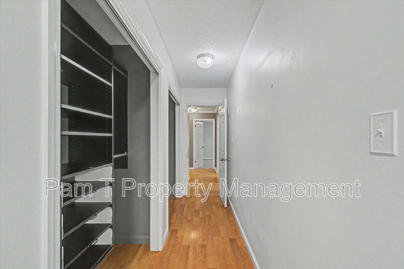 4 bedroom house in Hesse school district property image