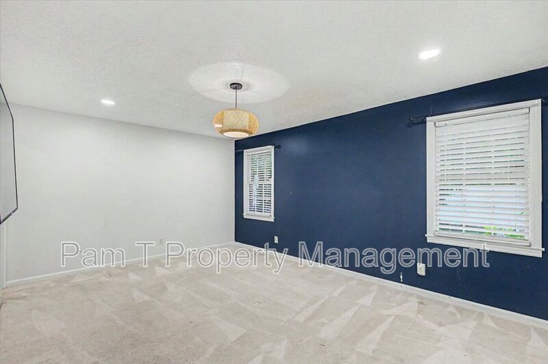 4 bedroom house in Hesse school district property image