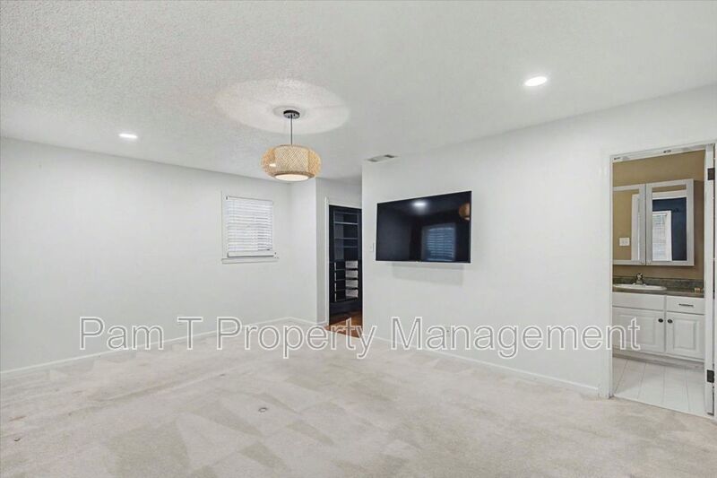 4 bedroom house in Hesse school district property image