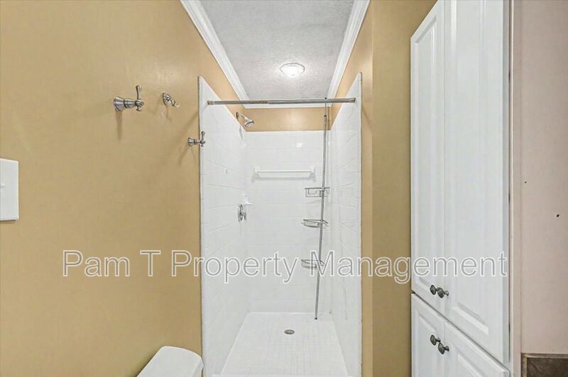 4 bedroom house in Hesse school district property image