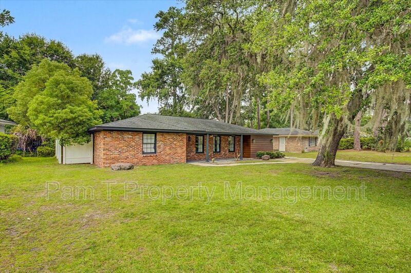 4 bedroom house in Hesse school district property image