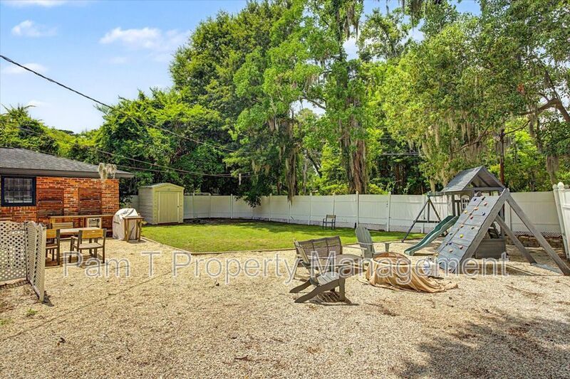 4 bedroom house in Hesse school district property image