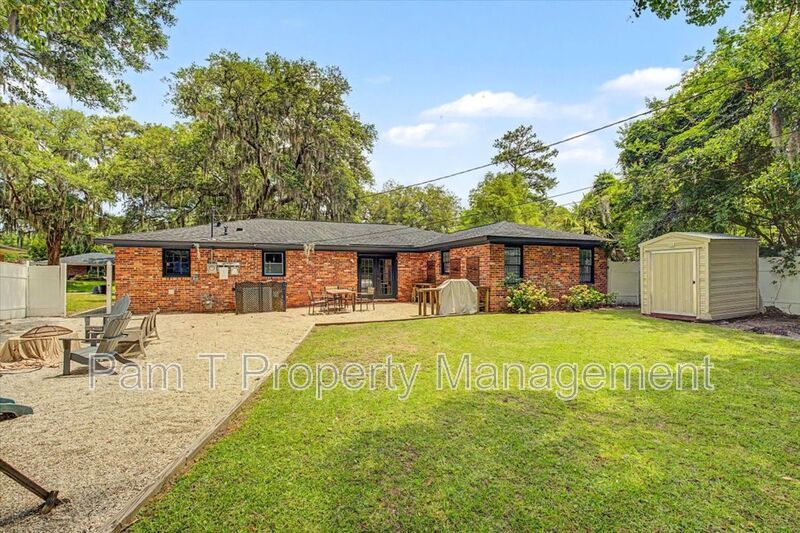 4 bedroom house in Hesse school district property image