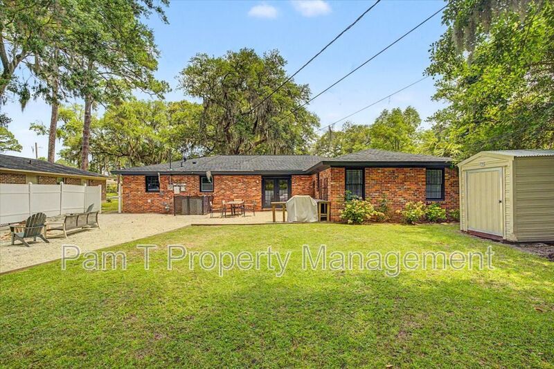 4 bedroom house in Hesse school district property image