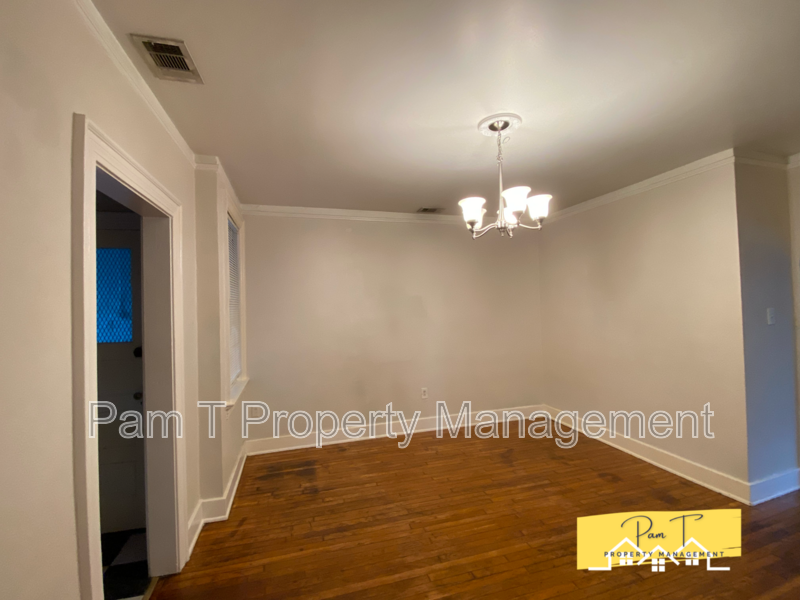 Beautiful one bedroom across from beautiful Daffin Park property image