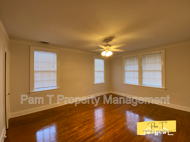Beautiful one bedroom across from beautiful Daffin Park property image